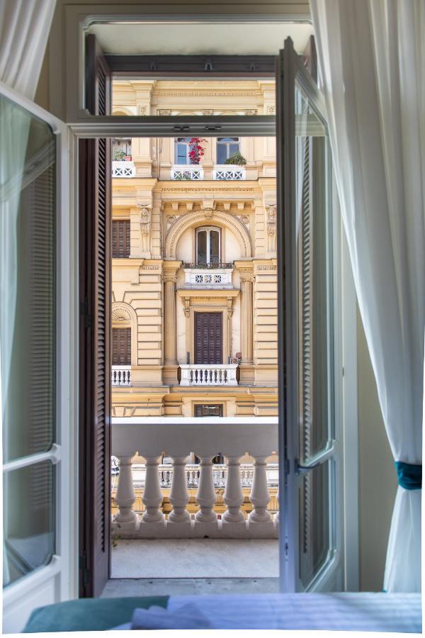 Palazzo Nana Suites & Apartments เนเปิลส์ ภายนอก รูปภาพ