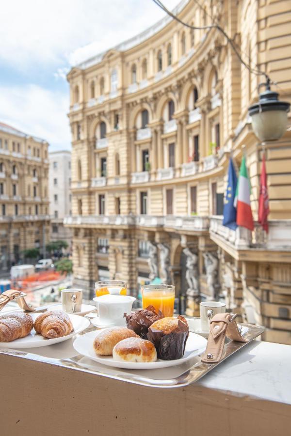 Palazzo Nana Suites & Apartments เนเปิลส์ ภายนอก รูปภาพ
