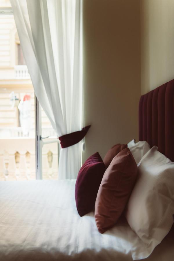 Palazzo Nana Suites & Apartments เนเปิลส์ ภายนอก รูปภาพ