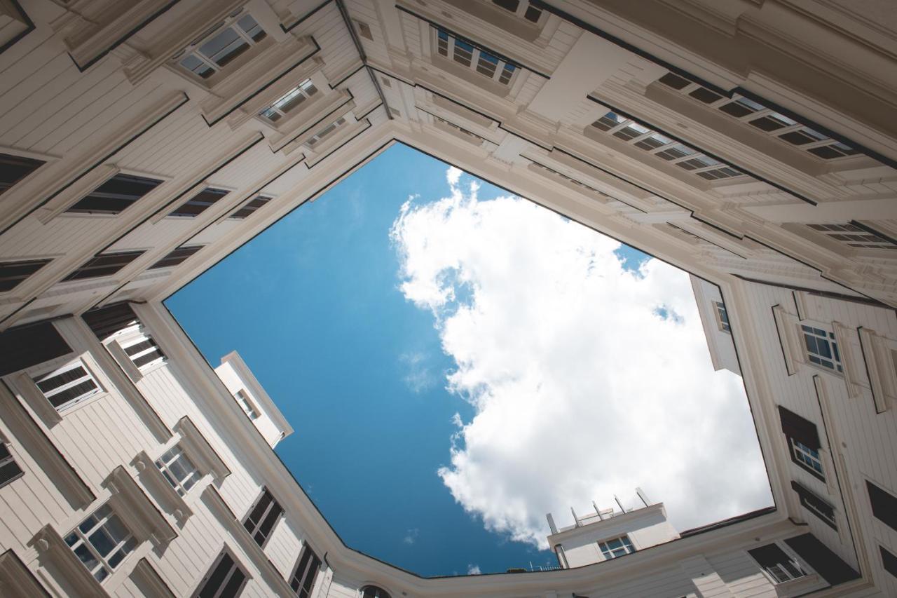 Palazzo Nana Suites & Apartments เนเปิลส์ ภายนอก รูปภาพ