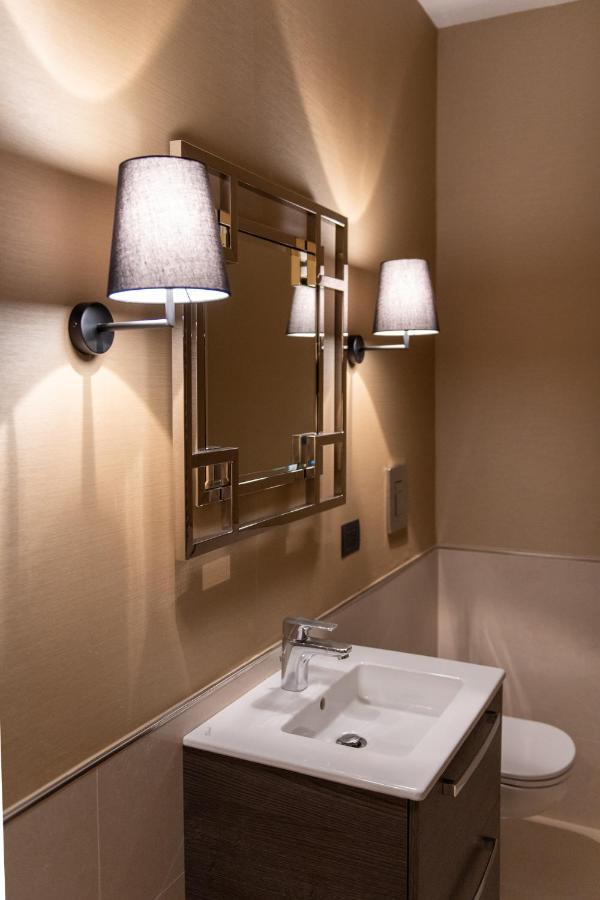 Palazzo Nana Suites & Apartments เนเปิลส์ ภายนอก รูปภาพ